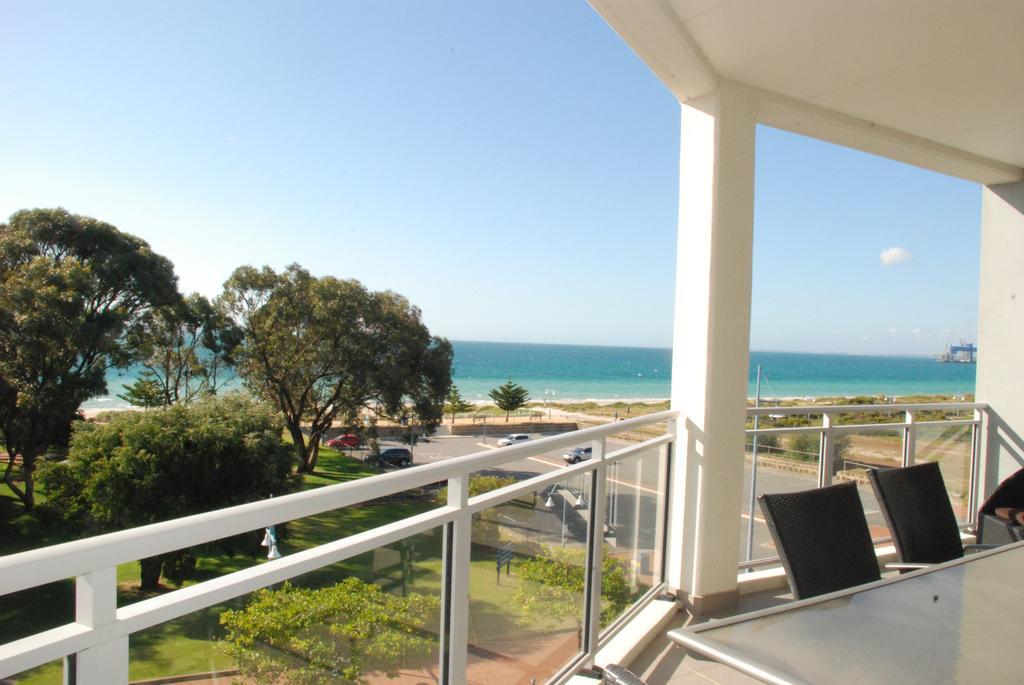 Spinnakers By Rockingham Apartments Esterno foto