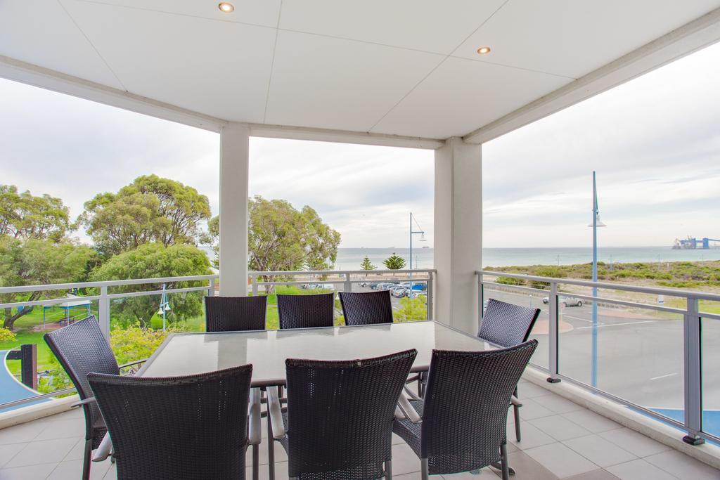 Spinnakers By Rockingham Apartments Esterno foto