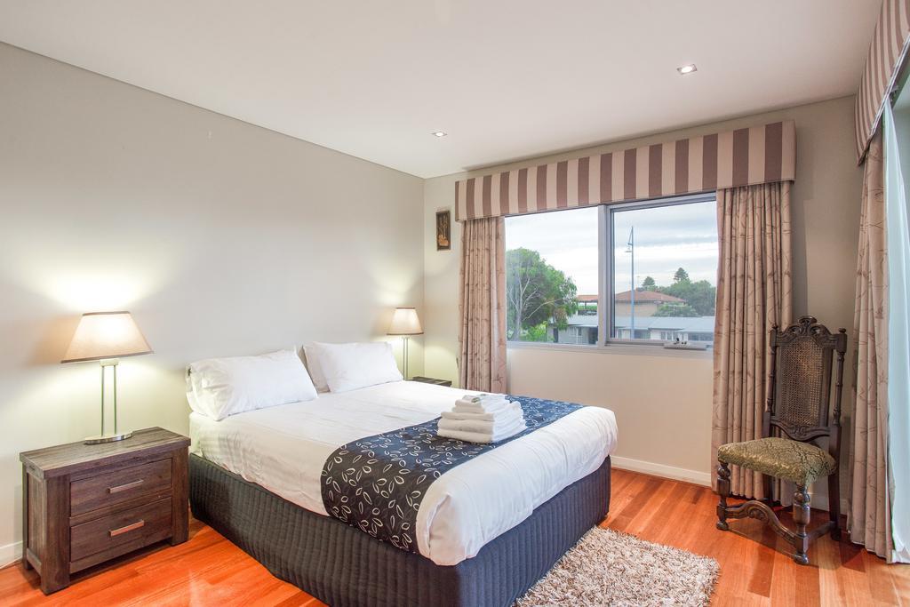 Spinnakers By Rockingham Apartments Esterno foto