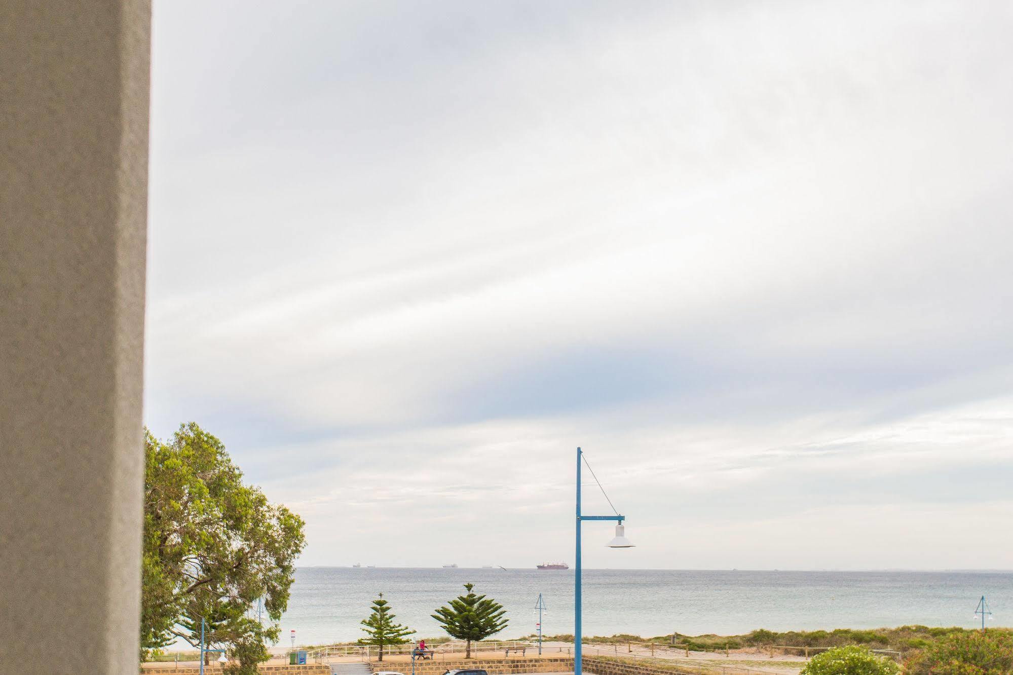 Spinnakers By Rockingham Apartments Esterno foto