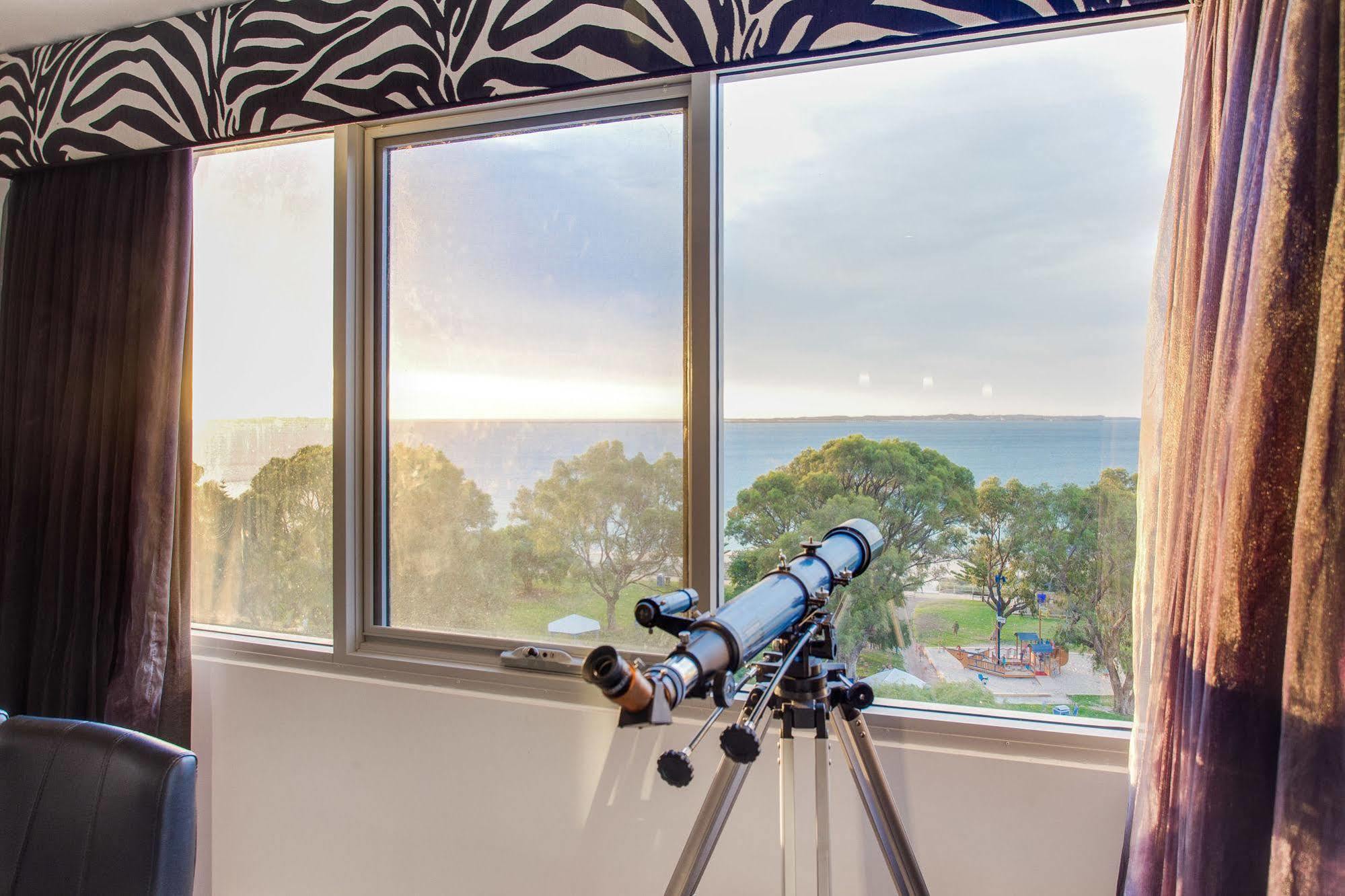 Spinnakers By Rockingham Apartments Esterno foto