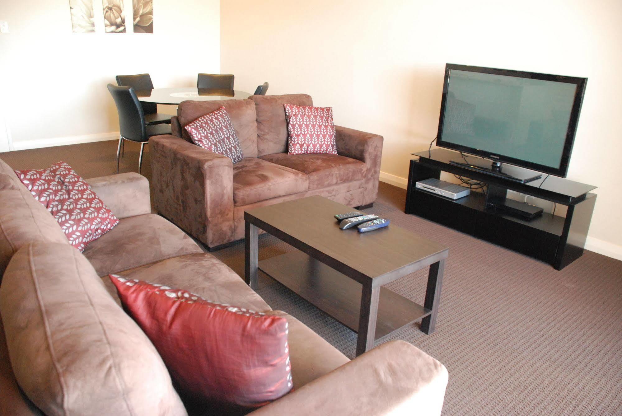 Spinnakers By Rockingham Apartments Esterno foto