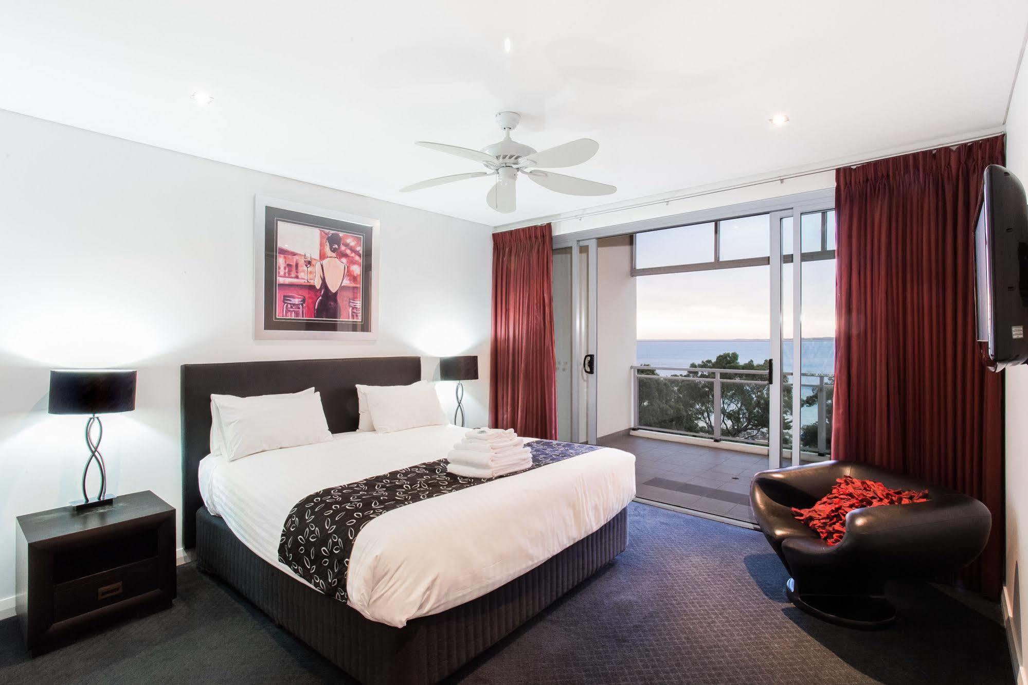 Spinnakers By Rockingham Apartments Esterno foto