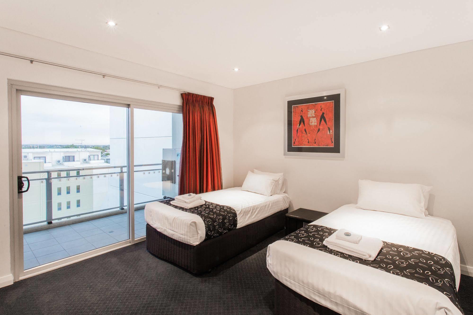 Spinnakers By Rockingham Apartments Esterno foto